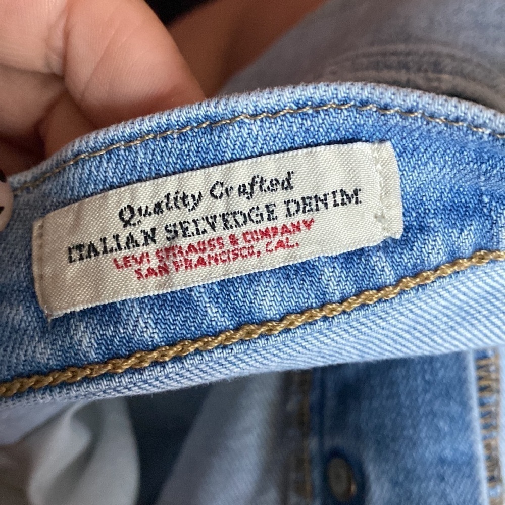Levi’s button fly high waisted 31 denim jeans slight discoloration back see pics - Picture 2 of 10